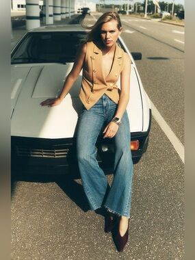 *BNWT* The Robbie High-Rise Flared Fray Jeans